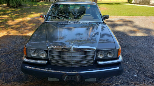 Mercedes-Benz 400-Series 1979 image number 24