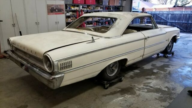 Ford Galaxie 1963 image number 17