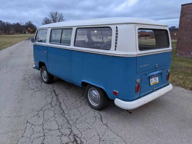 Volkswagen Bus/Vanagon 1971 image number 13