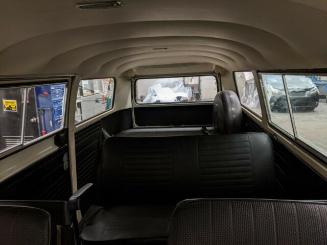 Volkswagen Bus/Vanagon 1971 image number 6