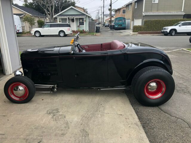 Ford Roadster 1932 image number 0