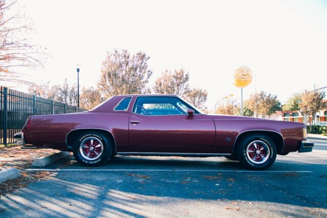 Pontiac Grand Prix 1976 image number 2