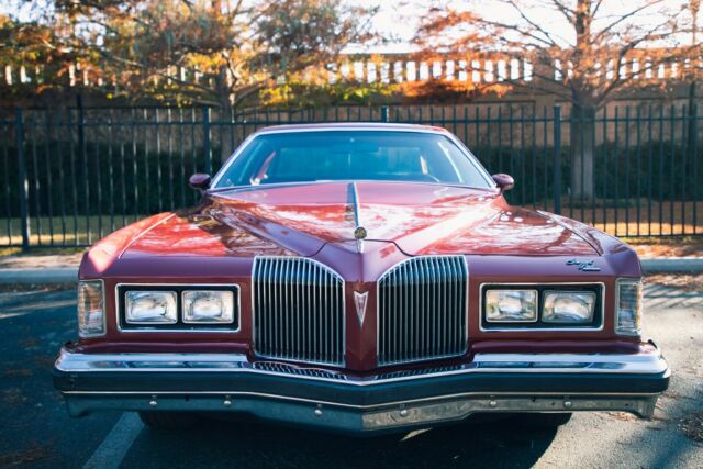 Pontiac Grand Prix 1976 image number 28