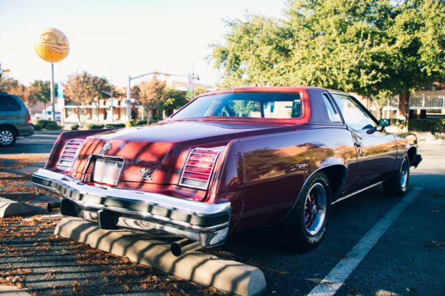 Pontiac Grand Prix 1976 image number 9