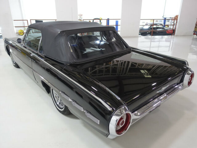 Ford Thunderbird 1962 image number 11