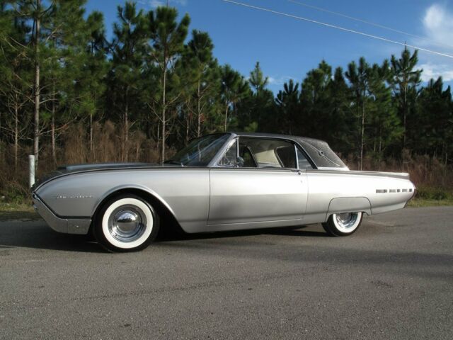 Ford Thunderbird 1962 image number 26