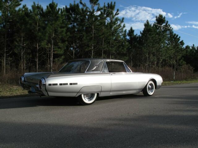 Ford Thunderbird 1962 image number 31