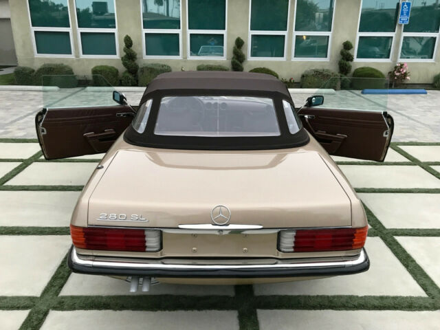 Mercedes-Benz SL-Class 1978 image number 11