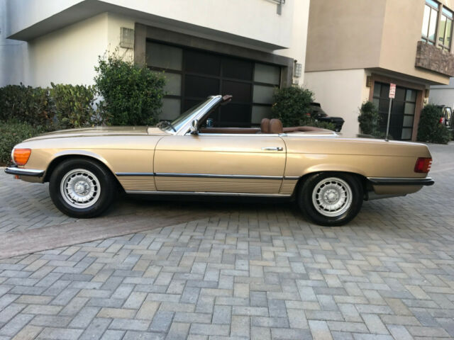 Mercedes-Benz SL-Class 1978 image number 27