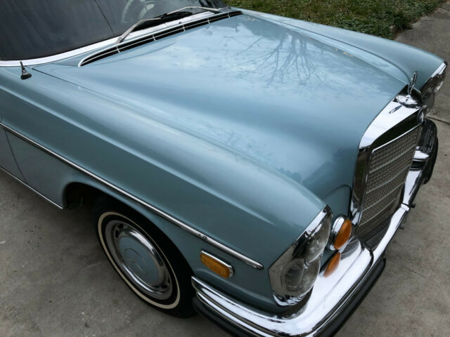 Mercedes-Benz 200-Series 1972 image number 46