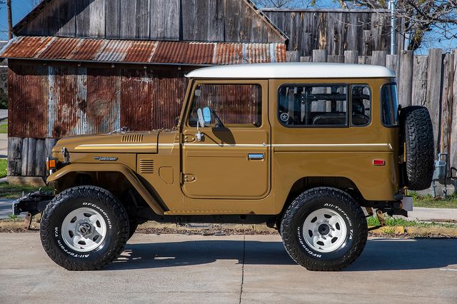 Toyota FJ Cruiser 1978 image number 2