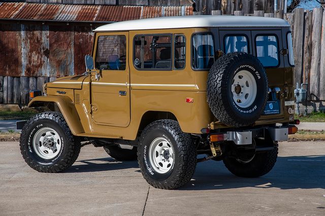 Toyota FJ Cruiser 1978 image number 28