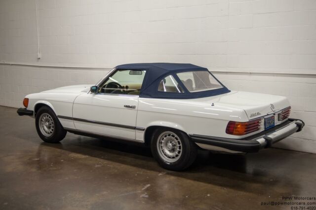 Mercedes-Benz SL-Class 1975 image number 20