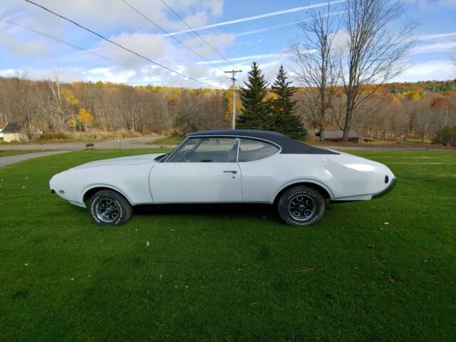 Oldsmobile Cutlass 1969 image number 13