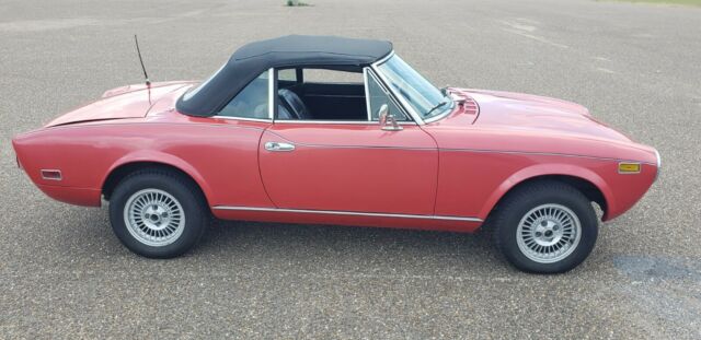 Fiat 124 Spider 1976 image number 14