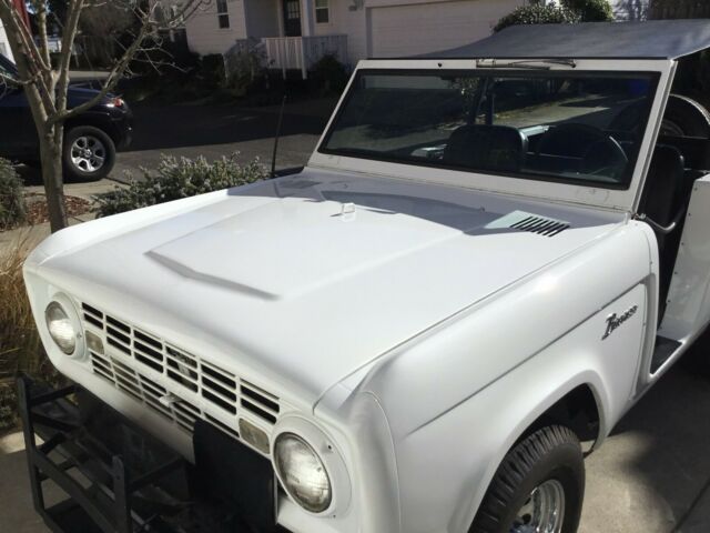 Ford Bronco 1966 image number 16