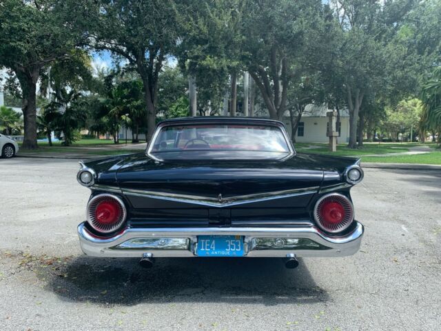 Ford Galaxie 1959 image number 10