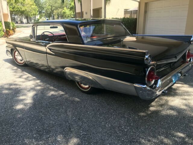 Ford Galaxie 1959 image number 18