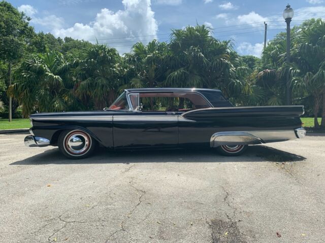 Ford Galaxie 1959 image number 30