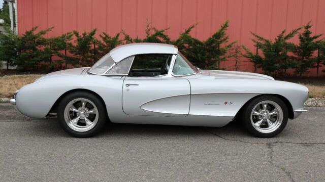 Chevrolet Corvette 1957 image number 24