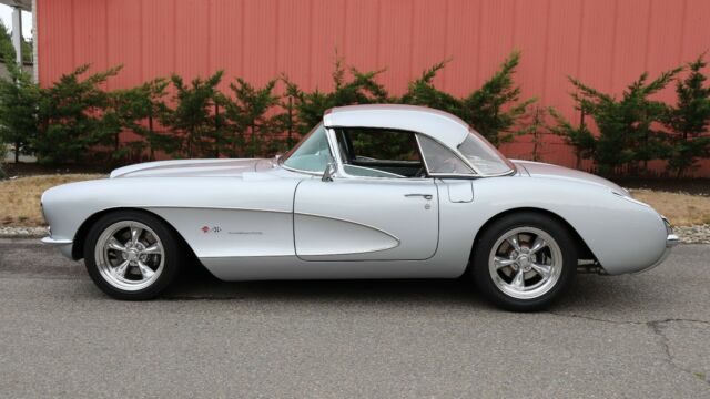 Chevrolet Corvette 1957 image number 4