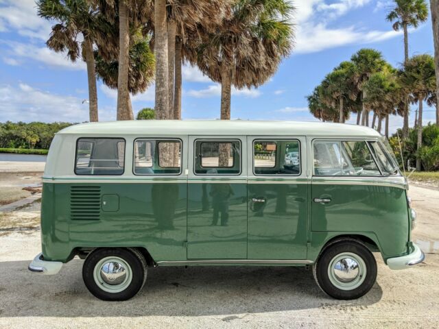 Volkswagen Bus/Vanagon 1965 image number 1