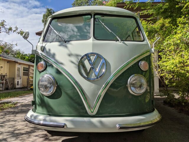 Volkswagen Bus/Vanagon 1965 image number 11