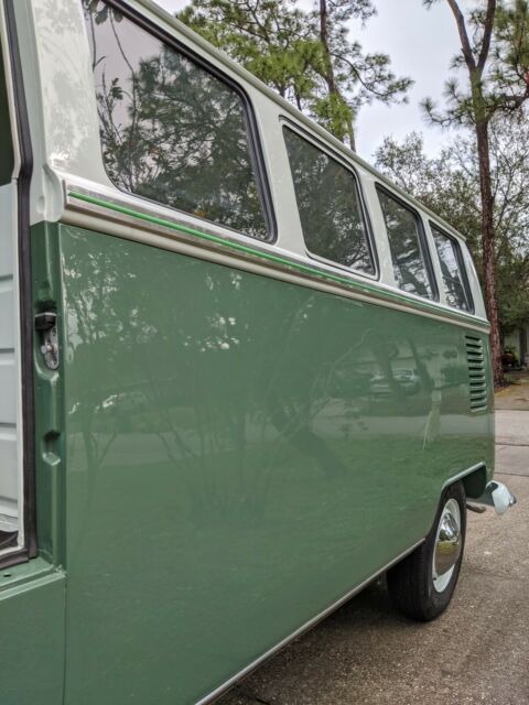 Volkswagen Bus/Vanagon 1965 image number 15