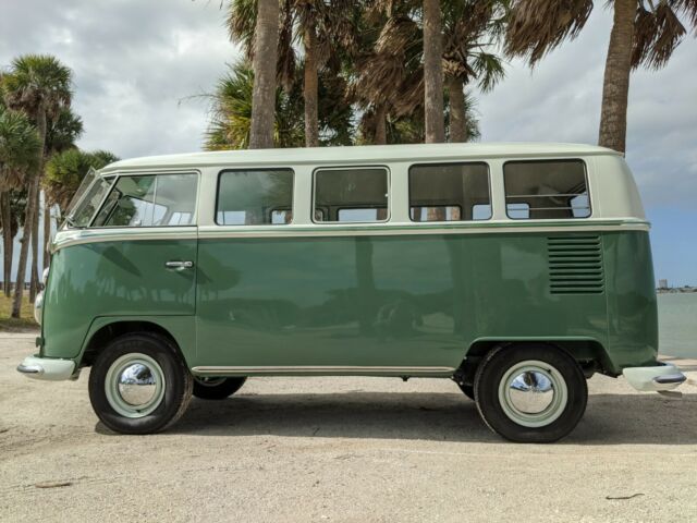 Volkswagen Bus/Vanagon 1965 image number 2