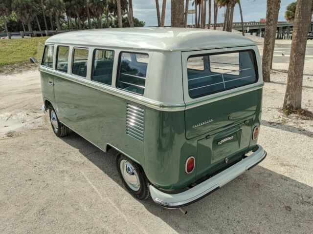 Volkswagen Bus/Vanagon 1965 image number 21