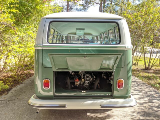 Volkswagen Bus/Vanagon 1965 image number 25