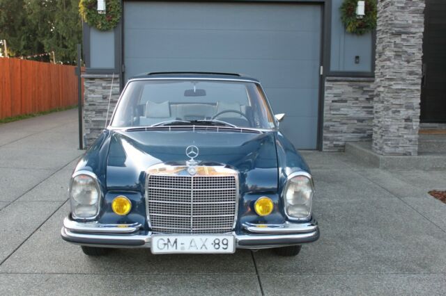 Mercedes-Benz 200-Series 1967 image number 1