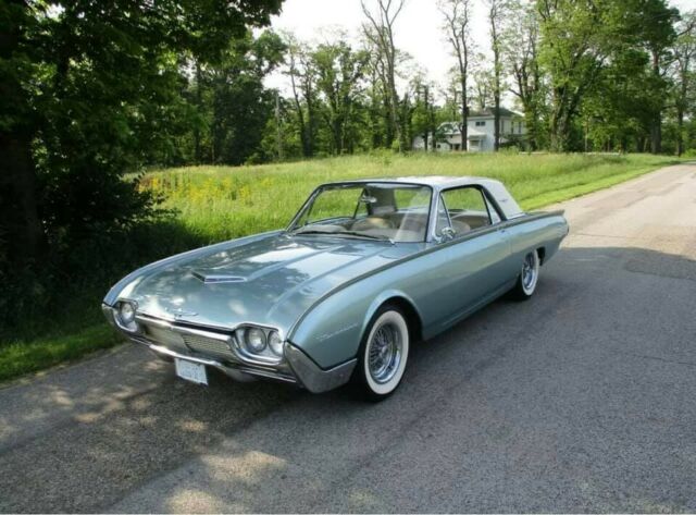 Ford Thunderbird 1961 image number 0