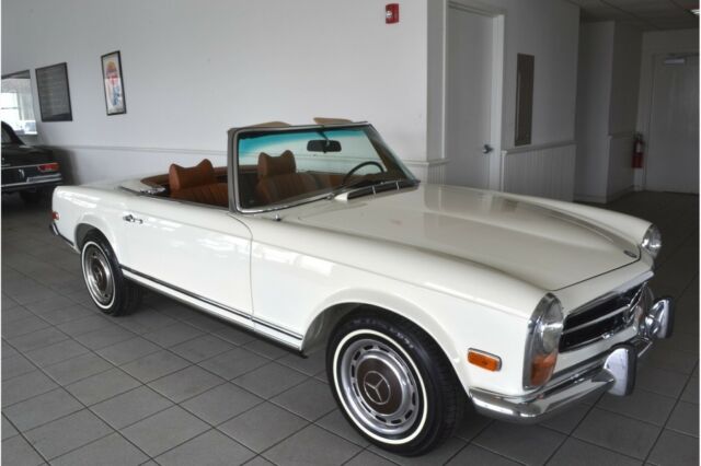 Mercedes-Benz SL-Class 1971 image number 25