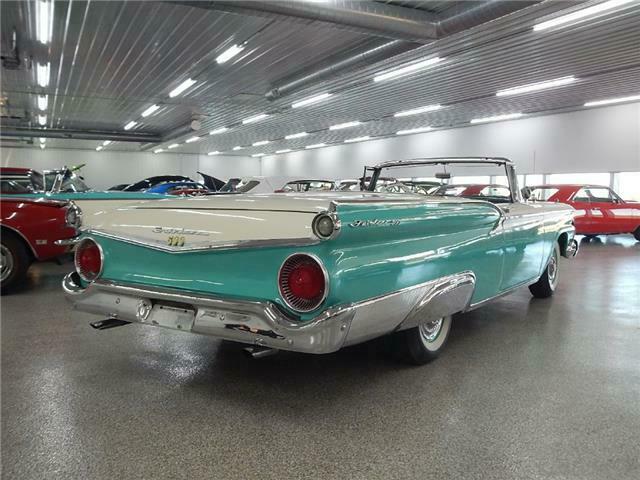 FORD FAIRLANE 500 SKYLINER 1959 image number 6