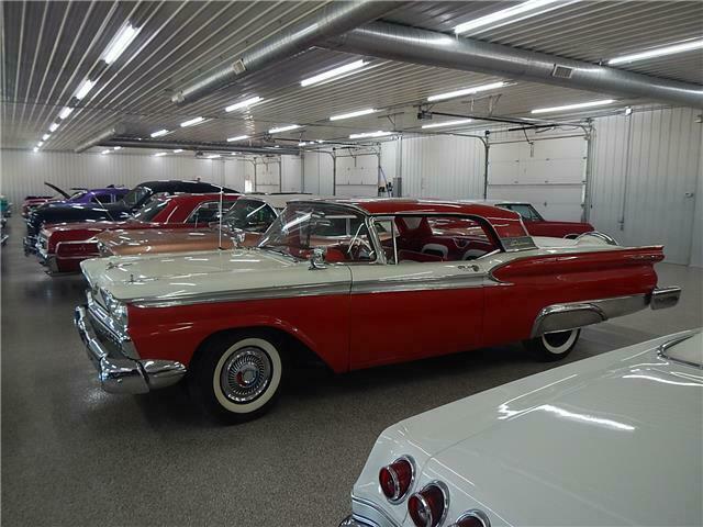 FORD FAIRLANE 500 SKYLINER 1959 image number 4