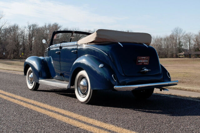 Ford DeLuxe 1938 image number 33