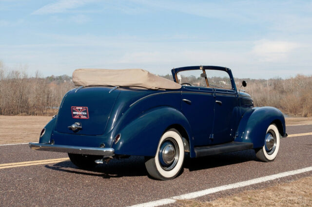 Ford DeLuxe 1938 image number 7