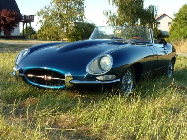 Jaguar E-Type 1966 image number 0