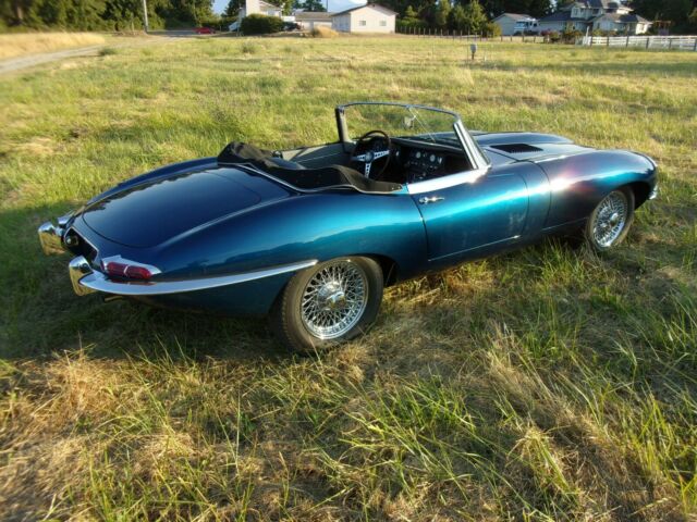 Jaguar E-Type 1966 image number 1