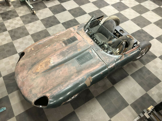 Jaguar E-Type 1963 image number 30