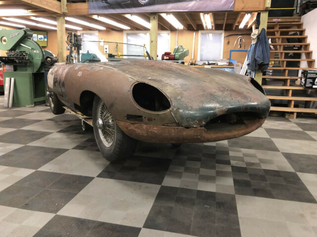 Jaguar E-Type 1963 image number 33