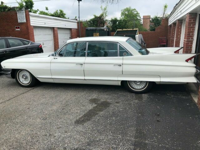 Cadillac Fleetwood 1961 image number 16