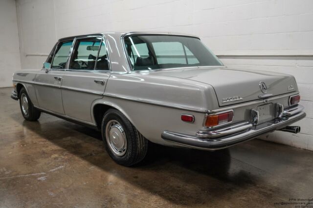 Mercedes-Benz 300-Series 1972 image number 14