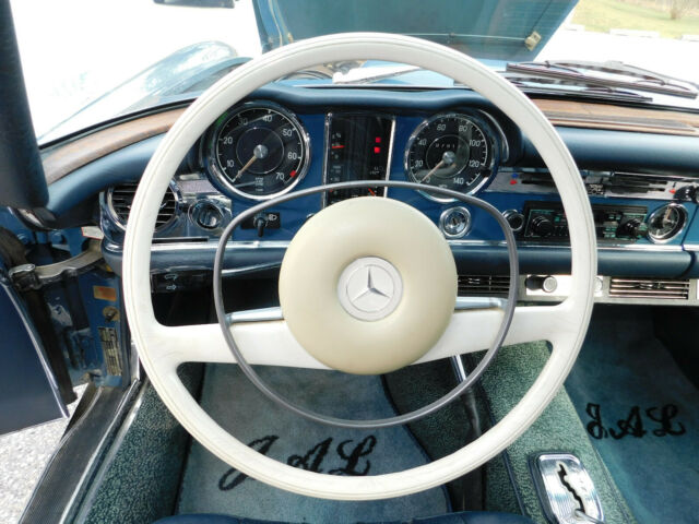 Mercedes-Benz SL-Class 1969 image number 37