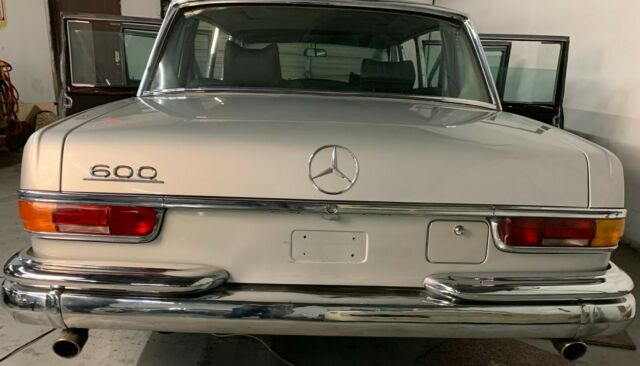 Mercedes-Benz 600-Series 1971 image number 27