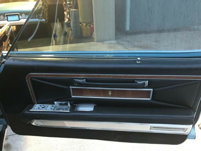 Lincoln Town Car 1970 image number 23