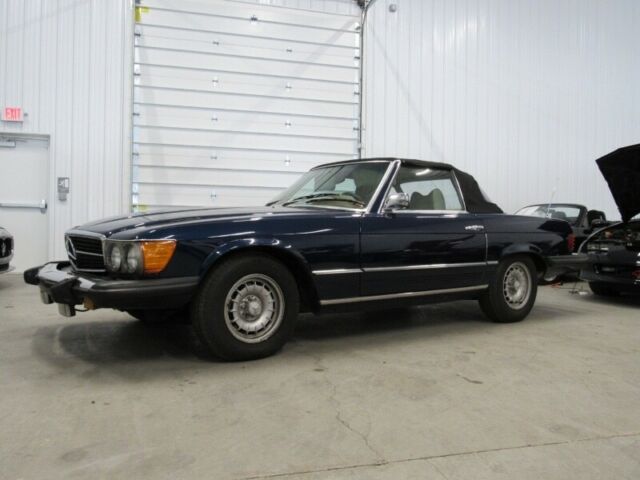 Mercedes-Benz SL-Class 1975 image number 13