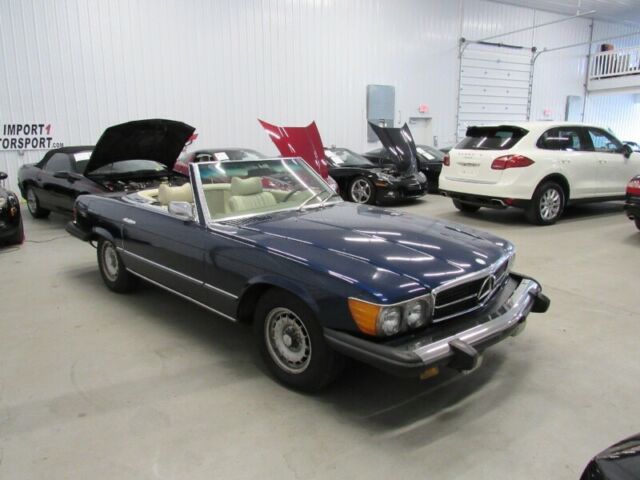 Mercedes-Benz SL-Class 1975 image number 28