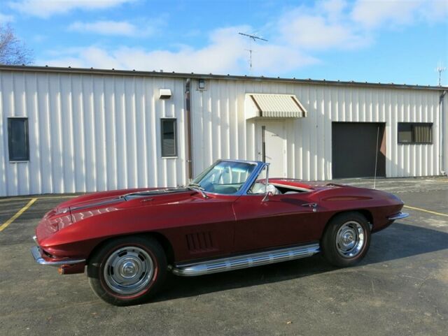 Chevrolet Corvette Convertible, 1967 image number 3